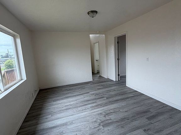 4th image of 228 N Wasson St