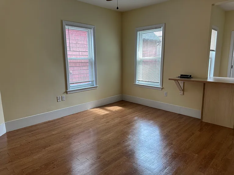 22 Pearl St — Photo 3