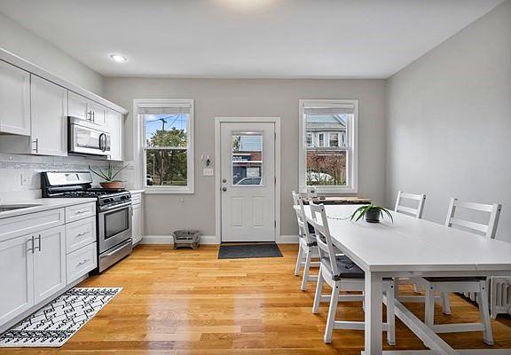 4th image of 330 Shirley St #303