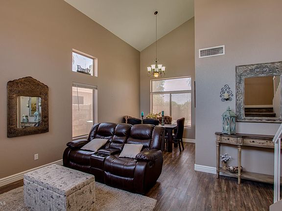 4th image of 379 W Bolero Dr