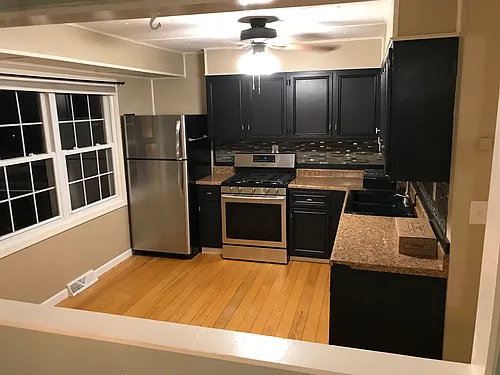 1510 W Logan St Photo 1