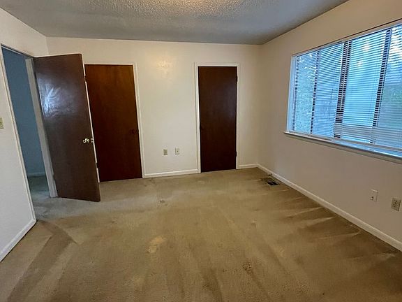 3rd image of 605 Virginia Oak Ct