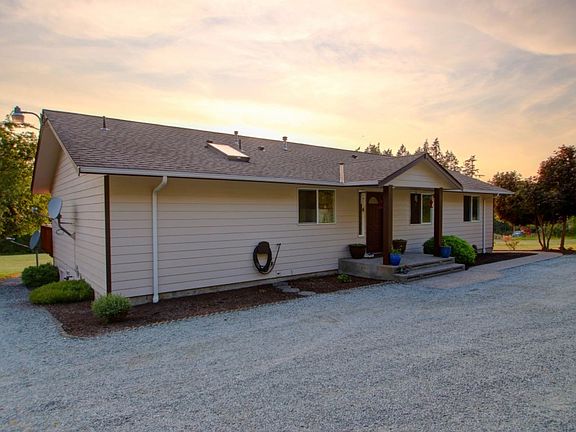 2nd image of 727 Sunny Ln