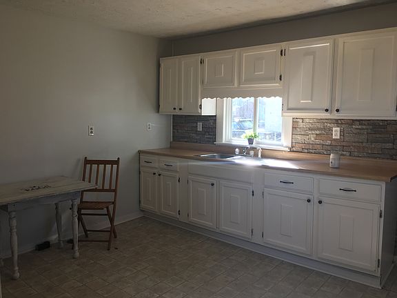 3rd image of 403 Garrard St