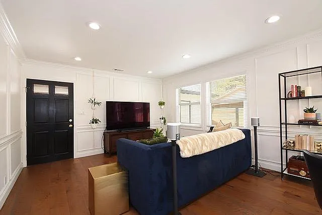 8106 Reading Ave — Photo 2