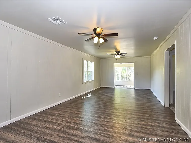 535 E Oak St — Photo 22