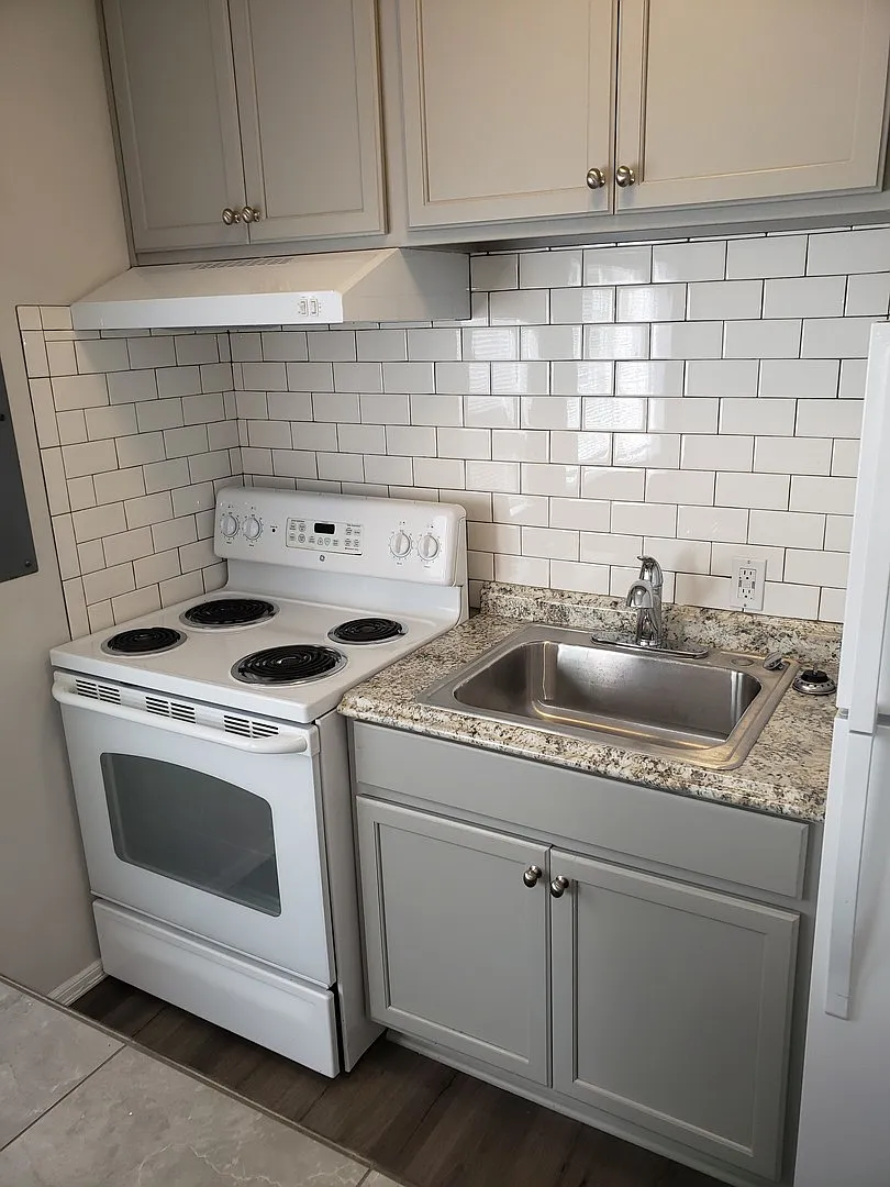 1224 S Proctor St — Photo 2