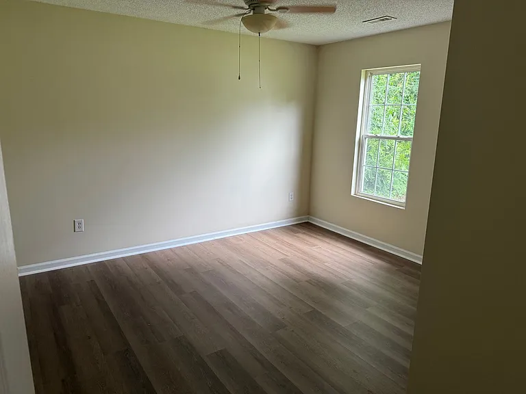 1023 Butler Ln — Photo 12