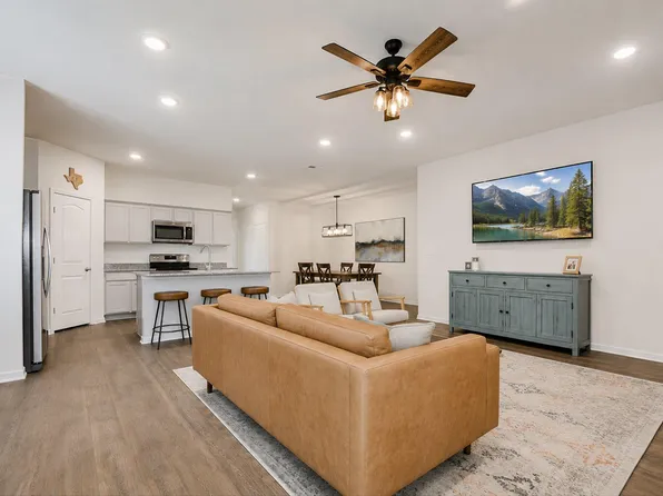 262 Sickle Loop, Uhland, TX 78640