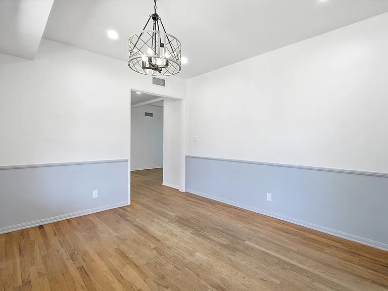 12818 Hatteras St — Photo 8