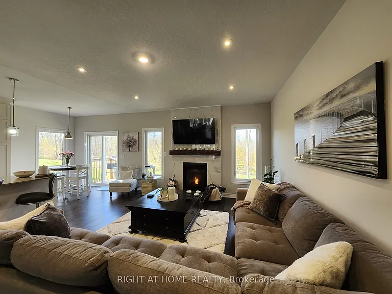 84 Diamond Valley Dr — Photo 26