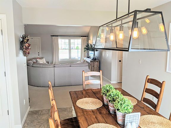 5th image of 342 Goldenrod Ct