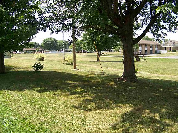 4th image of 601 Ash Ln