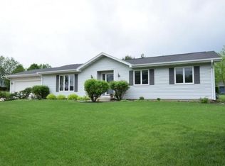 449 Settlement Cir, Grafton, WI 53024