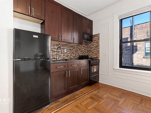 3rd image of 2 Seaman Ave #4L