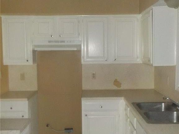 3rd image of 8837 Saint Thomas Cir