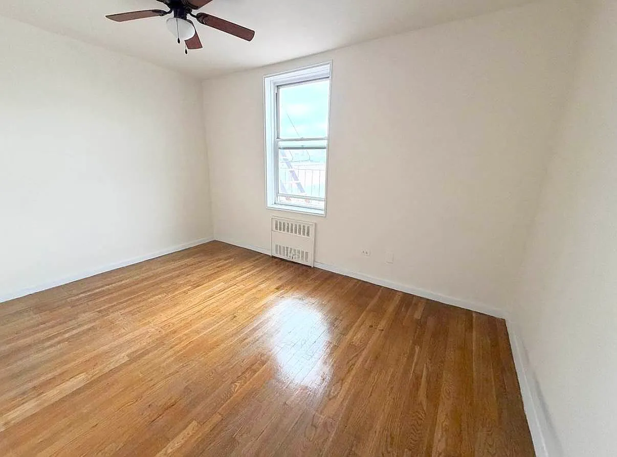 601 Avenue X — Photo 2
