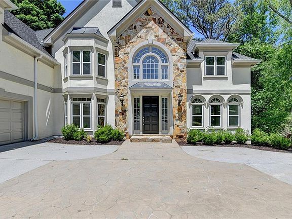3rd image of 545 Slane Trce