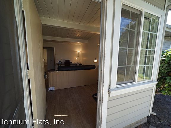 4th image of 944 15th Ave #15