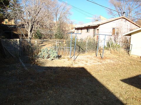 Back Yard-garden,clothes dryer