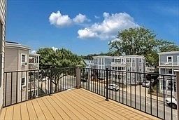 5th image of 3915 Washington St #4
