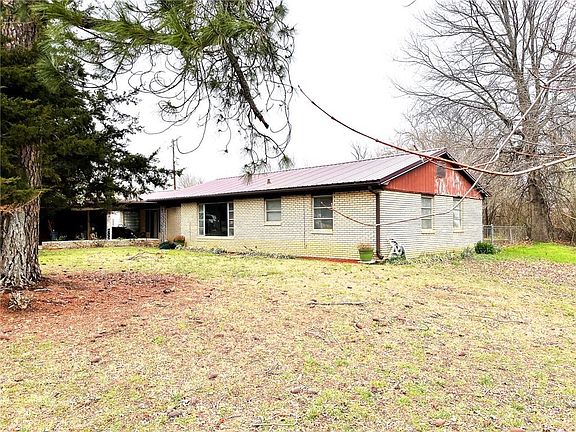 3rd image of 601 Country Club Dr