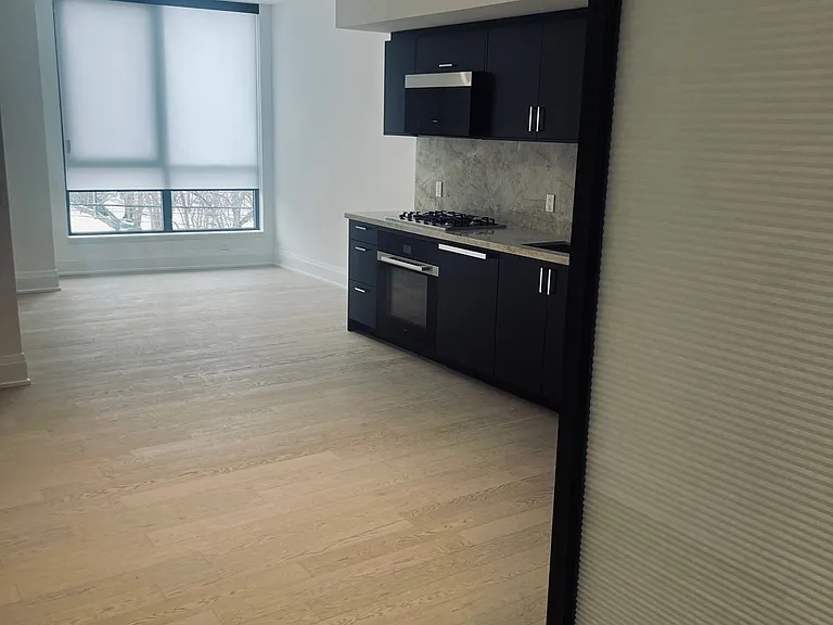 505 Glencairn Ave #211 — Photo 6