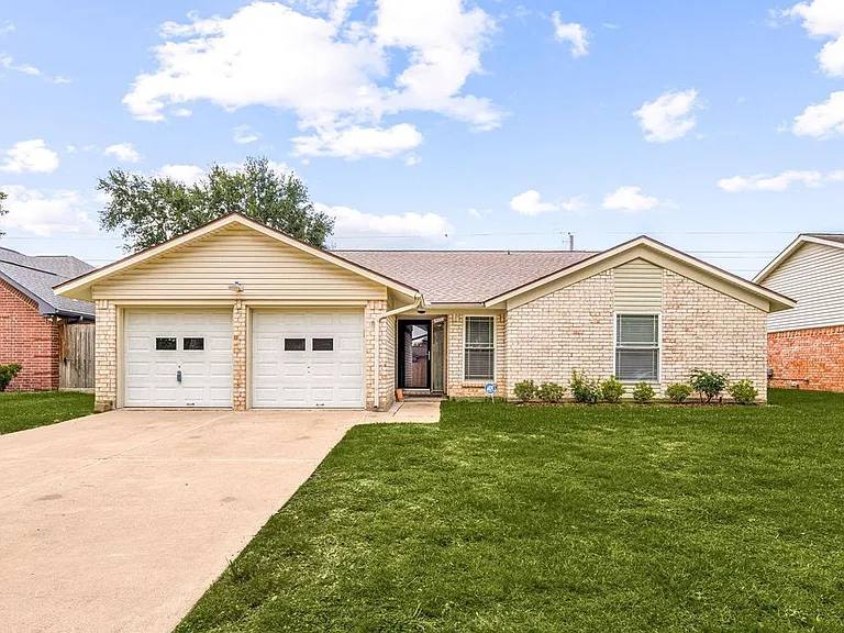 2306 Townhall Ln — Photo 3