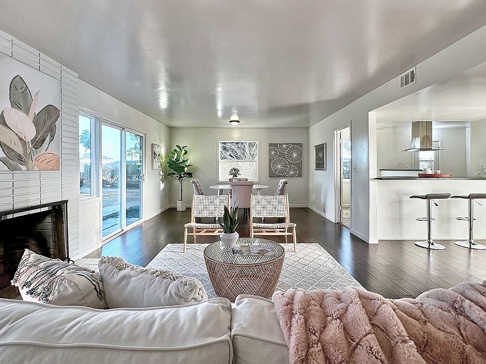 1st image of 208 Cordova Dr