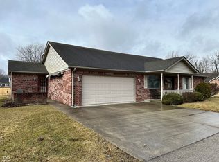 141 N Deer Cliff Dr, Crawfordsville, IN 47933