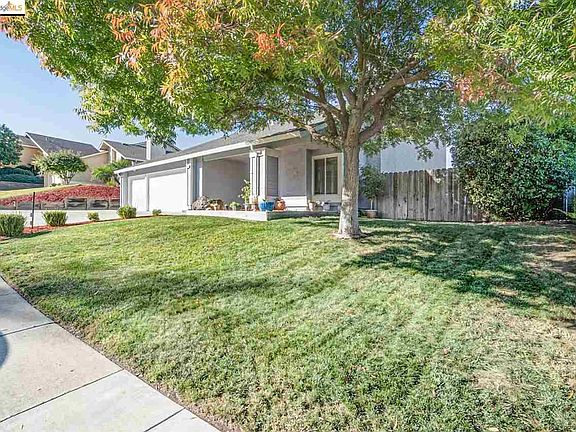 2nd image of 2915 Bluebell Cir