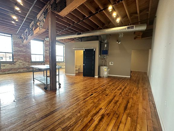 (photo of similar unit. Colors, finishes, fixtures, and ceiling height may differ.)