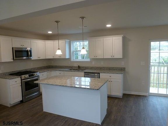 3rd image of 301 S Yam Ave