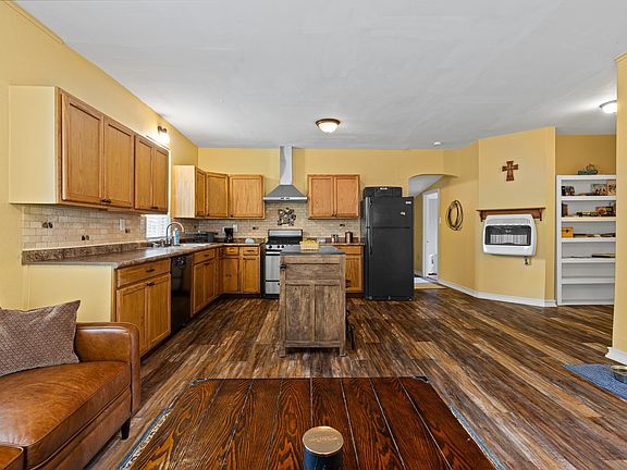 4th image of 700 Wood St