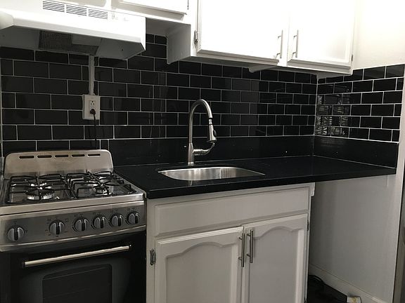 2nd image of 818 S Mariposa Ave #0B-1Ba