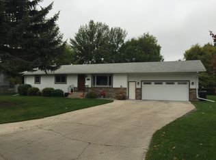1606 Dellwood Ct, Grand Forks, ND 58201