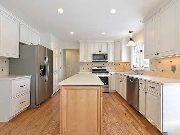 2nd image of 5807 N Corona Dr
