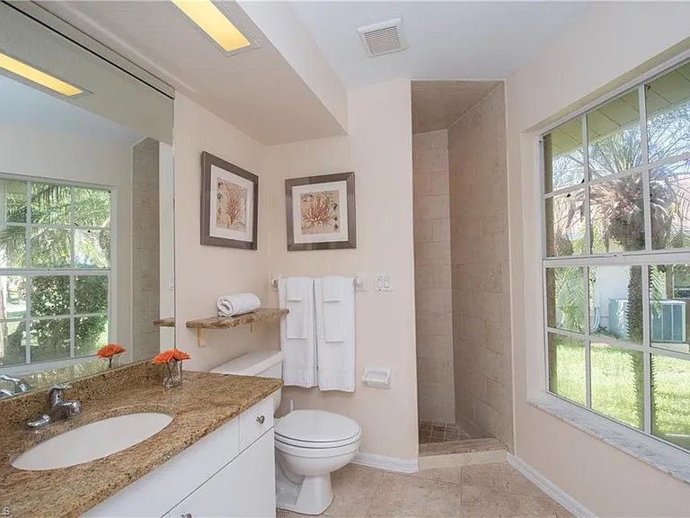 2806 SW 39th St — Photo 16