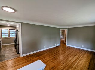 1194 Laurie Rd W, Roseville, MN 55113