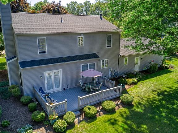 3rd image of 32150 Hampton Ct