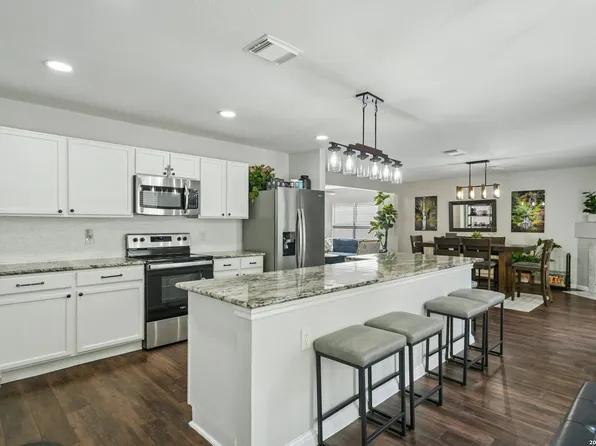 6434 Maverick Oak Dr, San Antonio, TX 78240