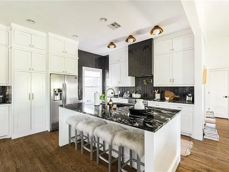 720 NW 18th St — Photo 9