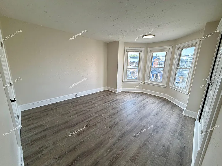 826 State St — Photo 9