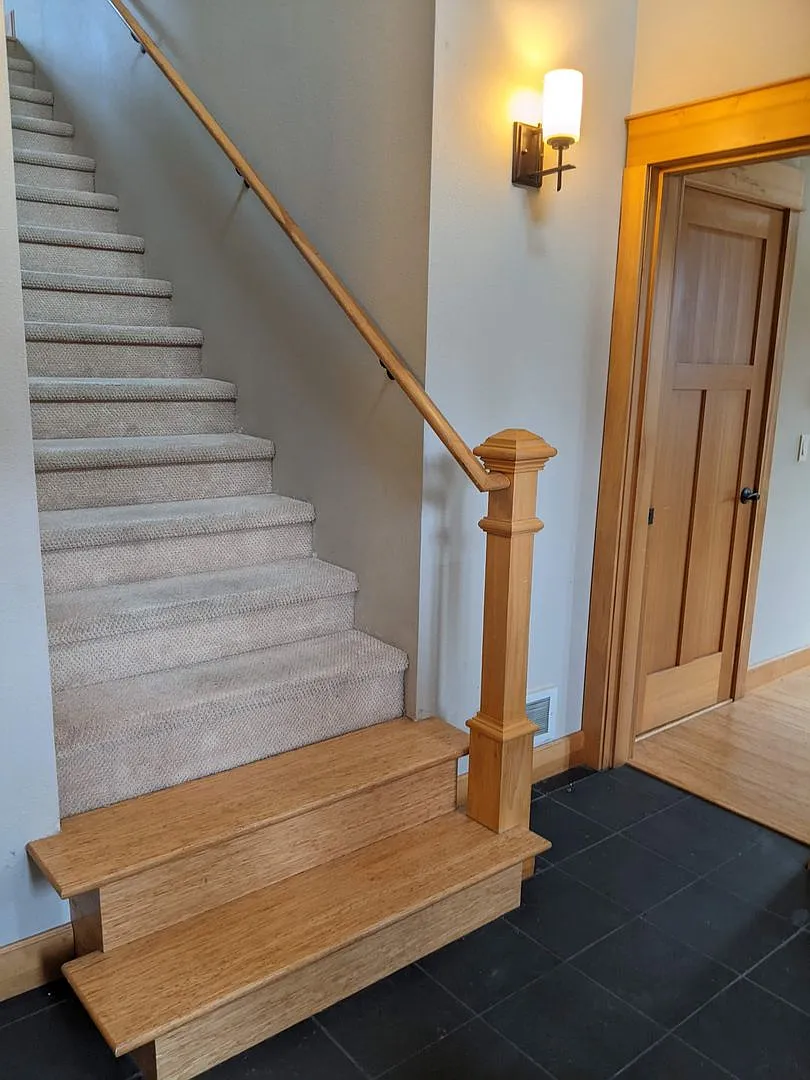 Home for Rent - Westside Hood River — Photo 2