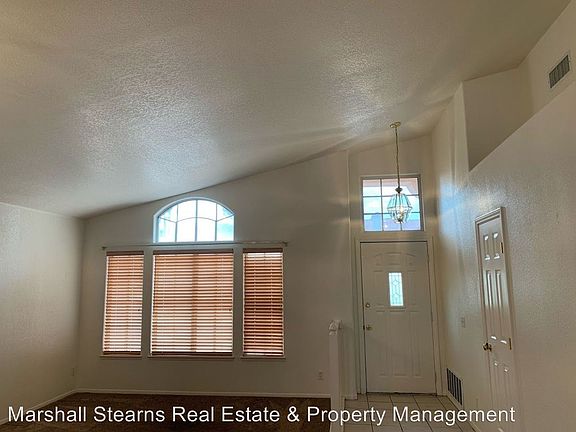 5th image of 2216 Hunt Club St