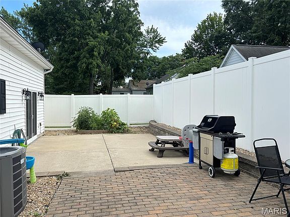 4th image of 321 Vine St
