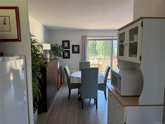 3rd image of 703 Nigei St