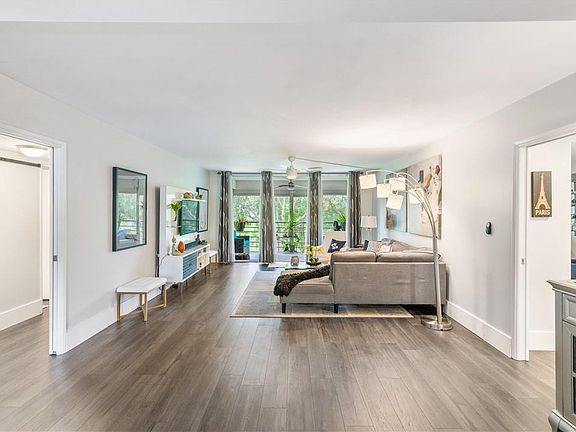 4th image of 907 Cypress Terrace #202