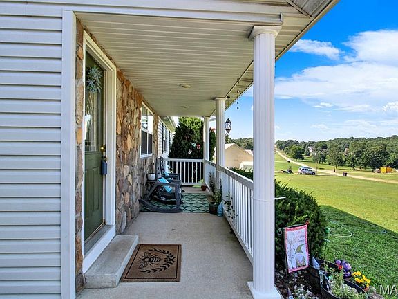 2nd image of 13996 Sherwood Ln