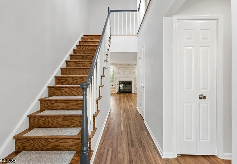 48 Eton Ct — Photo 3